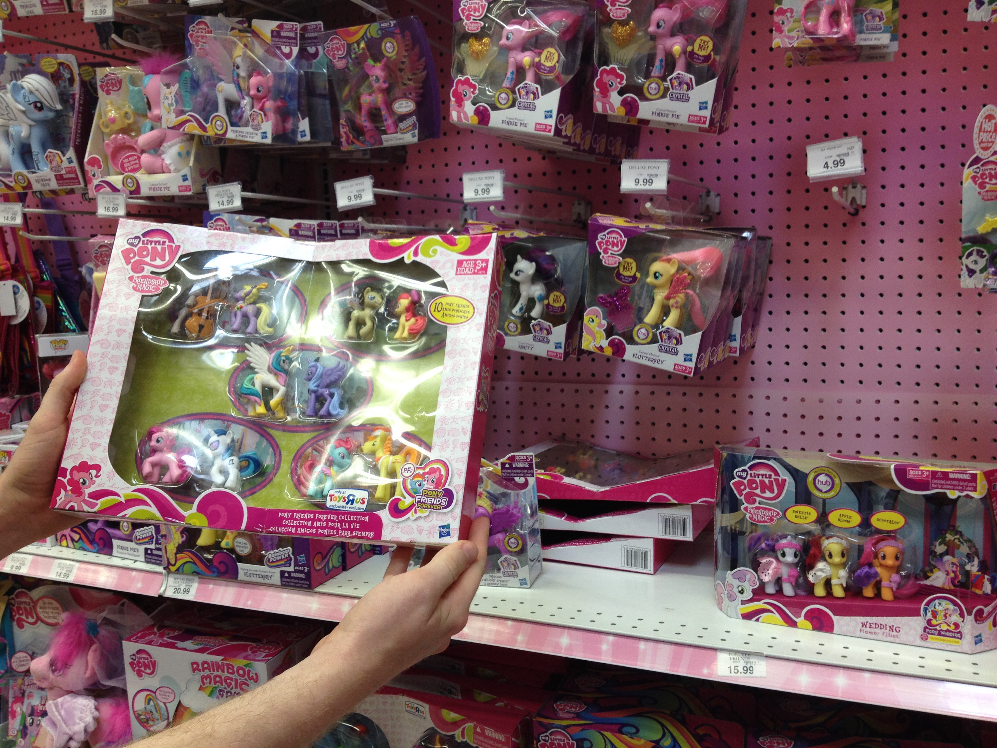 Toys R Us Pony Friends Forever mini figures set has hit 