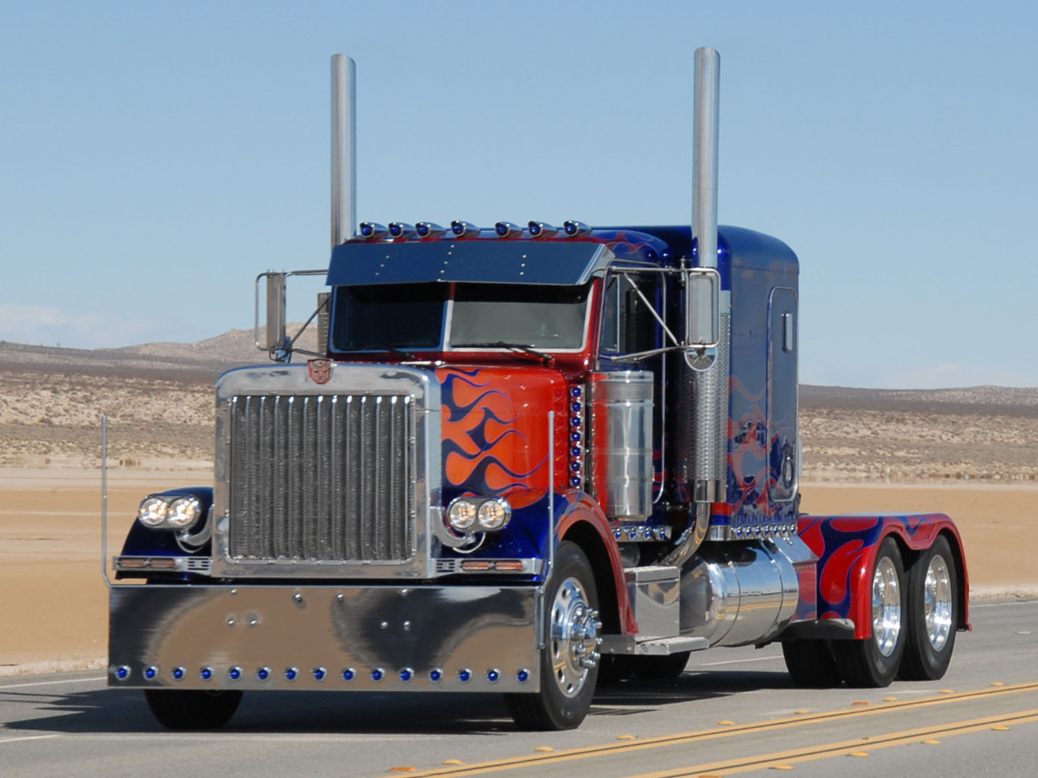 Optimus-Prime-Truck--LIVE--transformers-