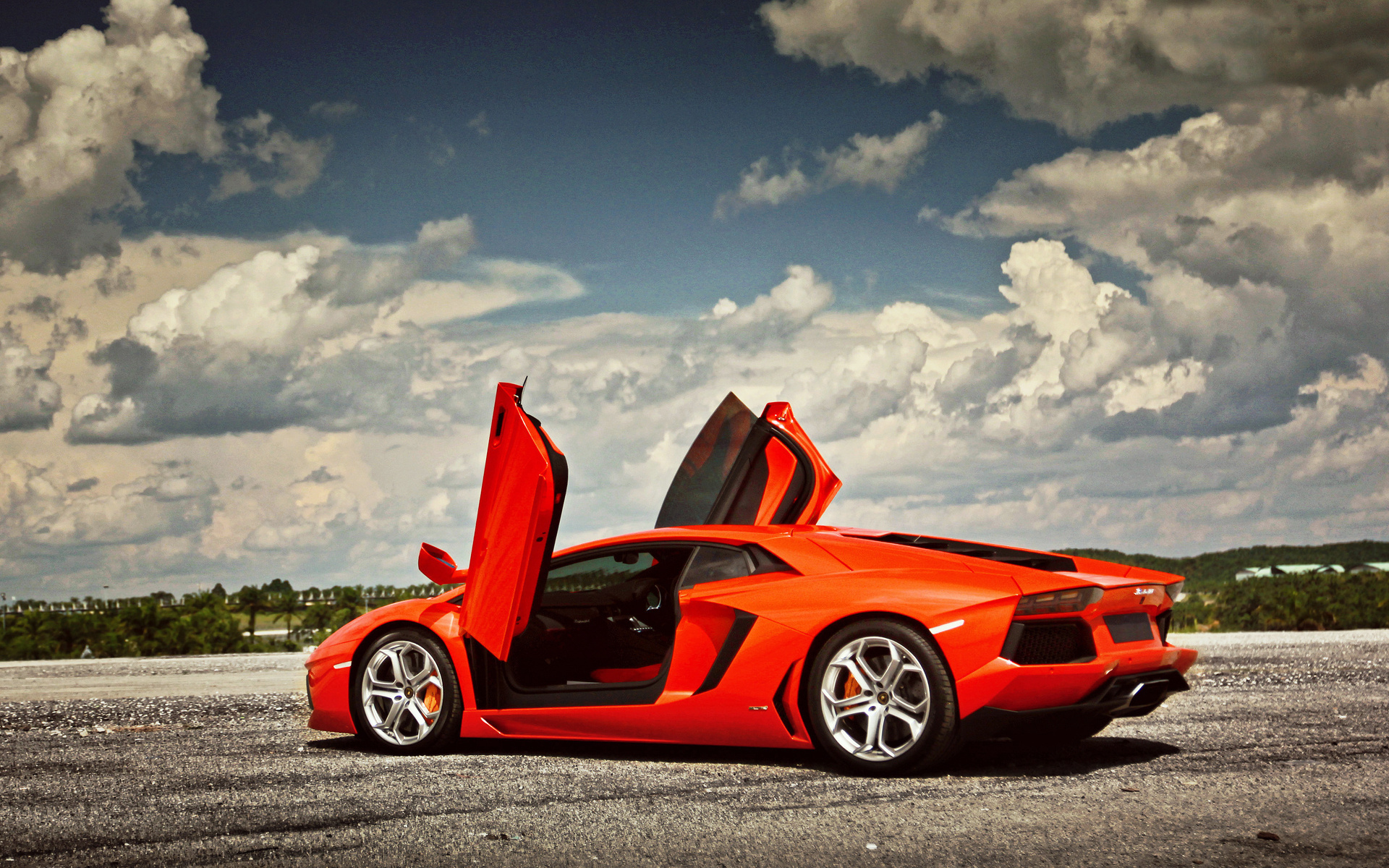 Lamborghini-Aventador-Wide-Wallpaper.jpg