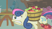201px-Sweetie_Drops_carrying_apples_S1E1