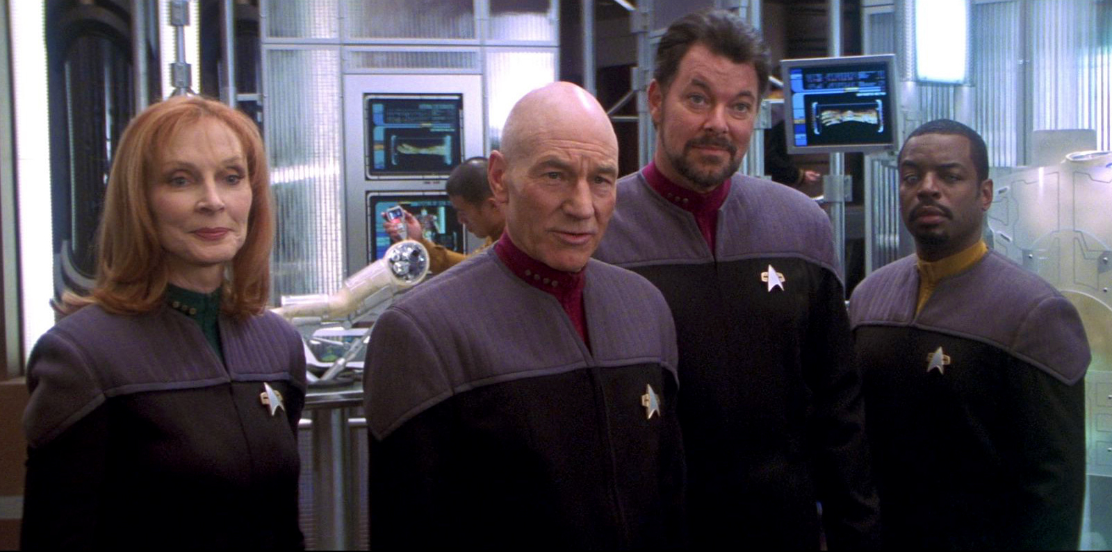 Starfleet_uniforms%2C_post-2373.jpg