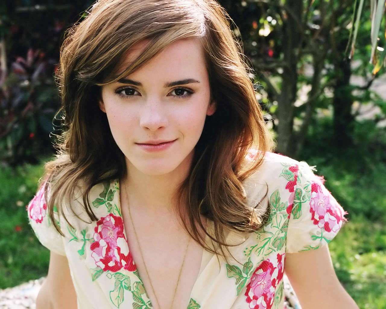 Emma-Watson-Wallpaper-8.jpg