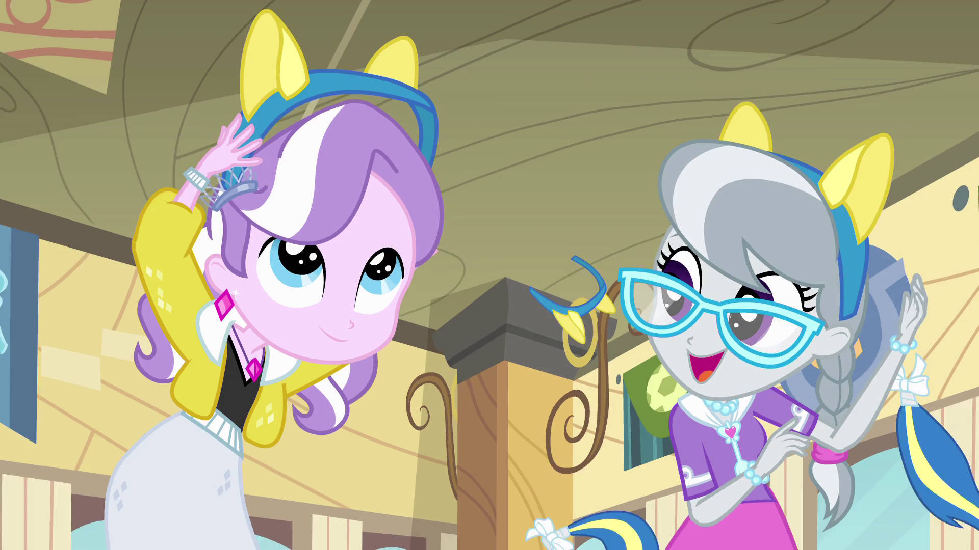 Diamond_Tiara_and_Silver_Spoon_in_cafete