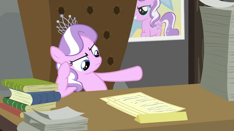 Diamond_Tiara_with_papers_S2E23.png