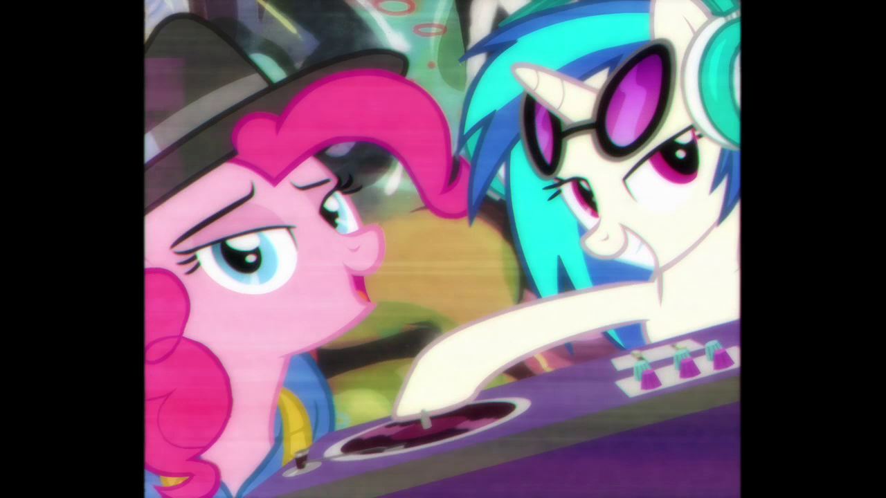 Pinkie_with_DJ_Pon-3_S4E21.png