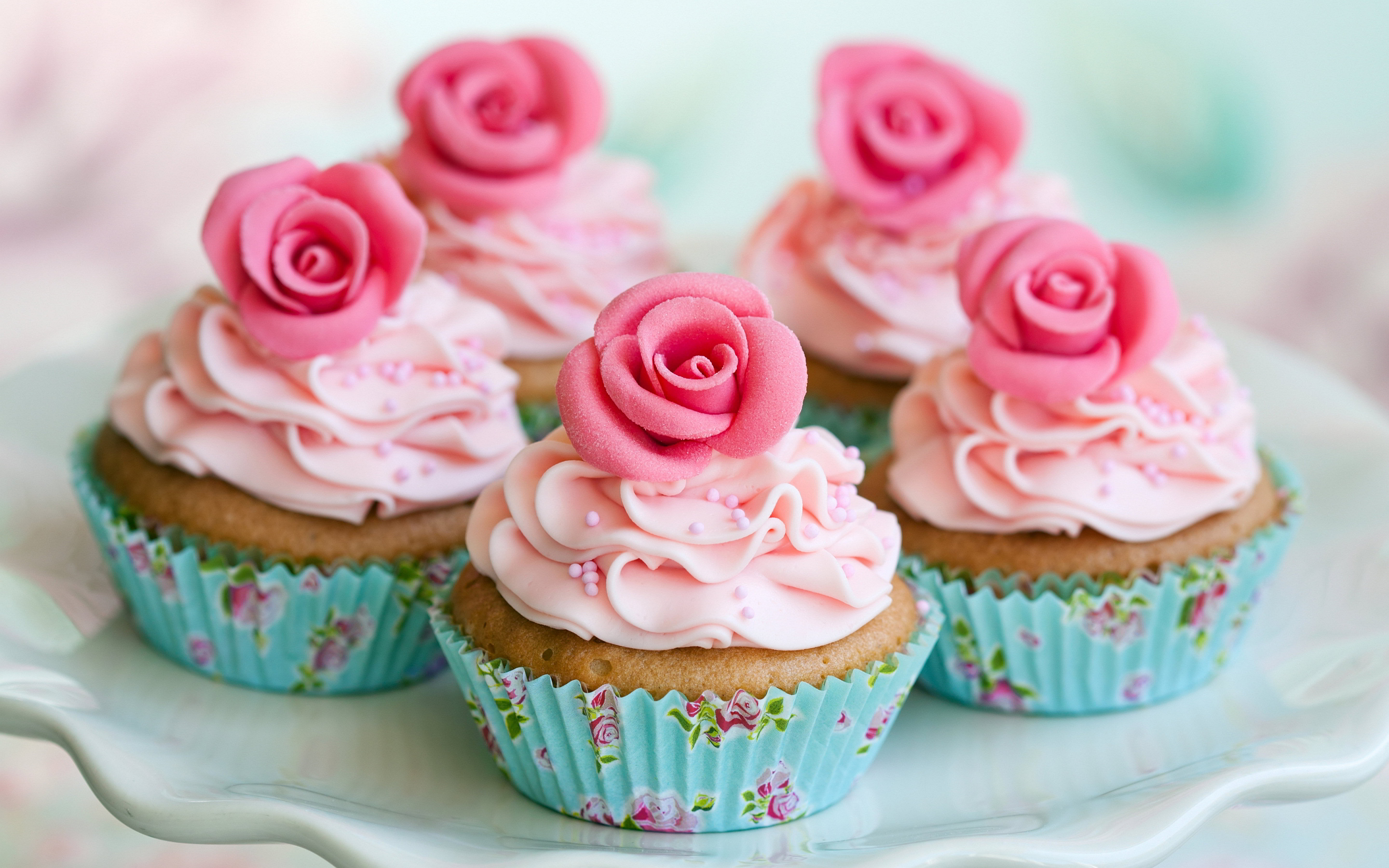 cream-roses-cupcakes.jpg
