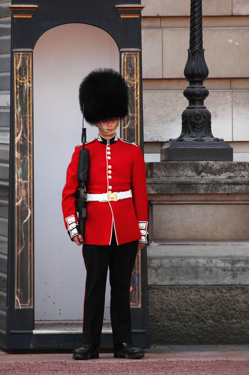 Buckingham-palace-guard-11279634947G5ru.