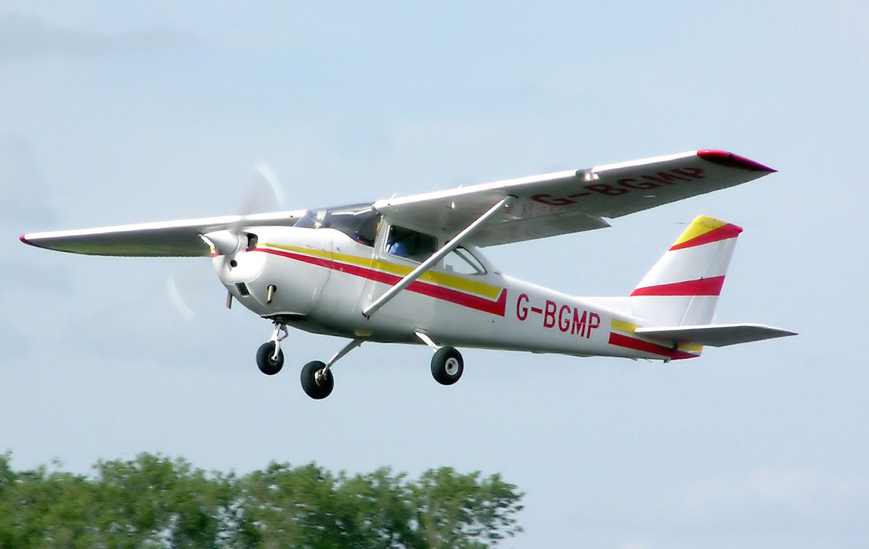 Cessna.f172g.g-bgmp.arp.jpg
