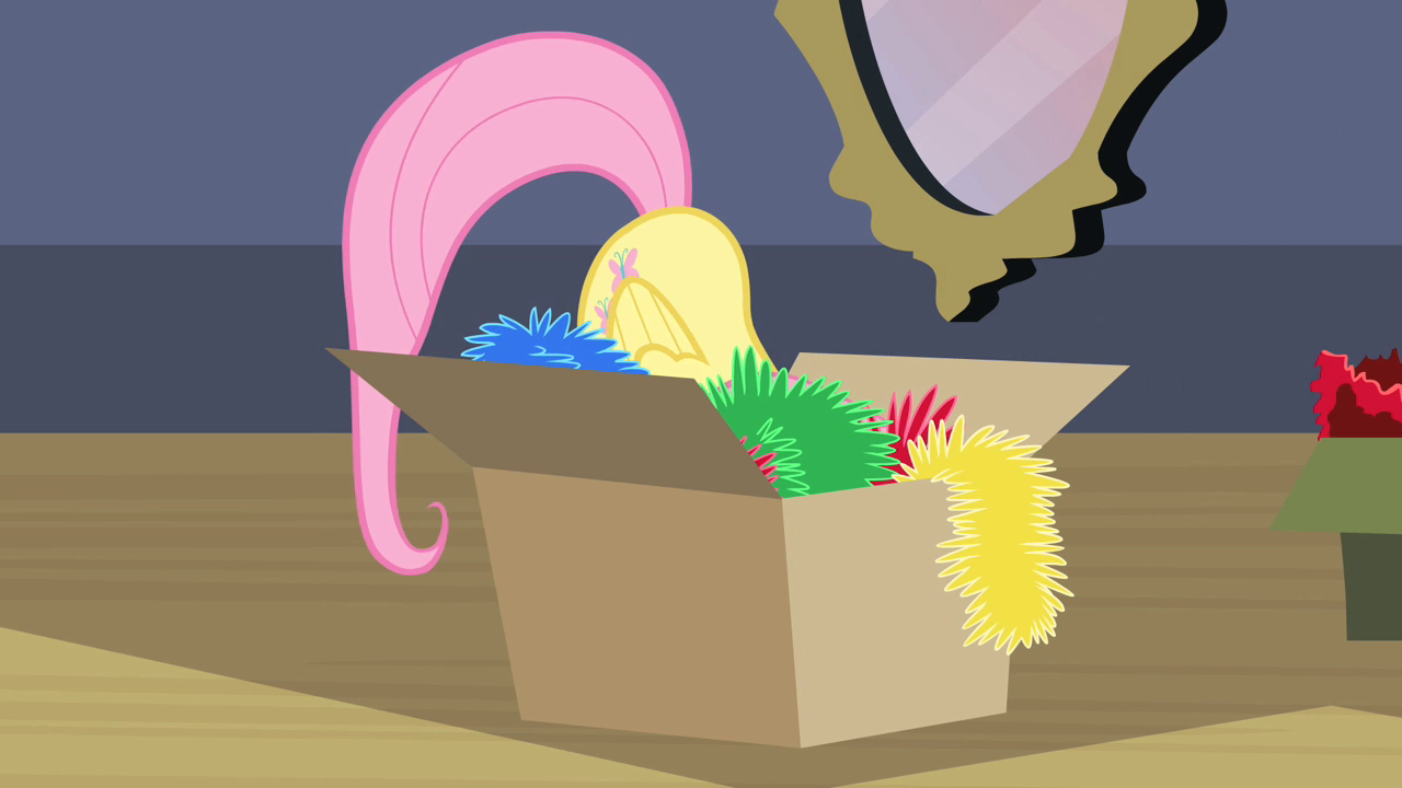 Fluttershy_hiding_in_the_box_S02E11.png