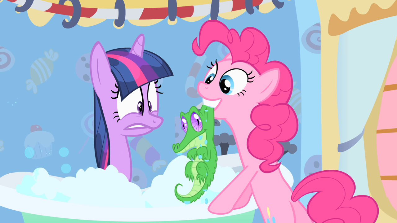 Pinkie_Pie_pulls_Gummy_out_of_the_tub_S1
