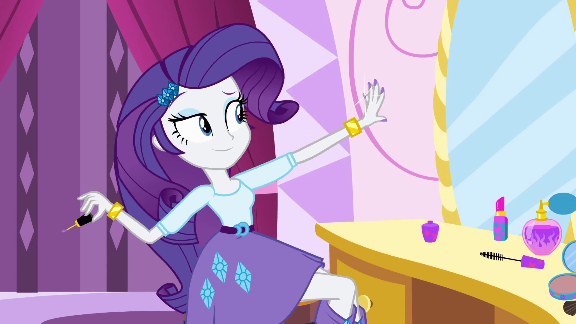 Rarity_inspecting_her_nails_EG.png