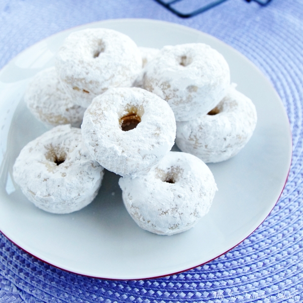 powdered-donuts-2.jpg